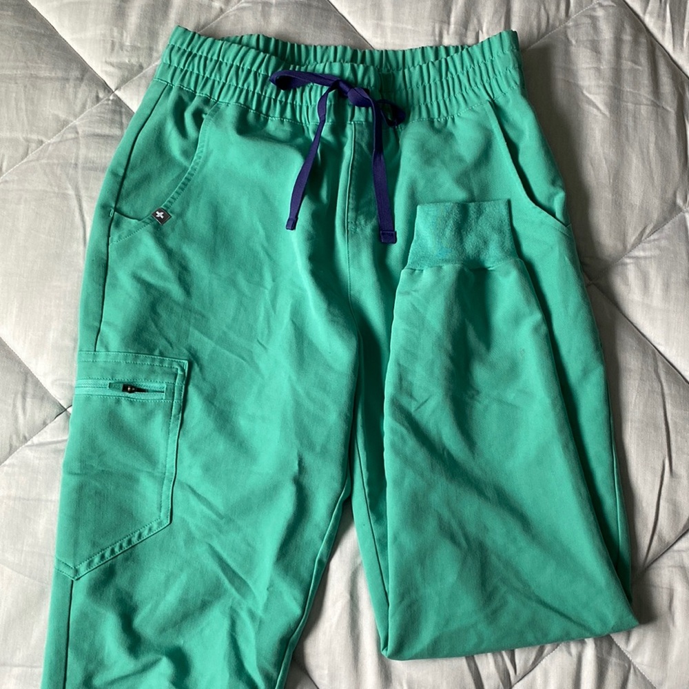 Figs high waisted Zamora Jogger in size small, surgical green color